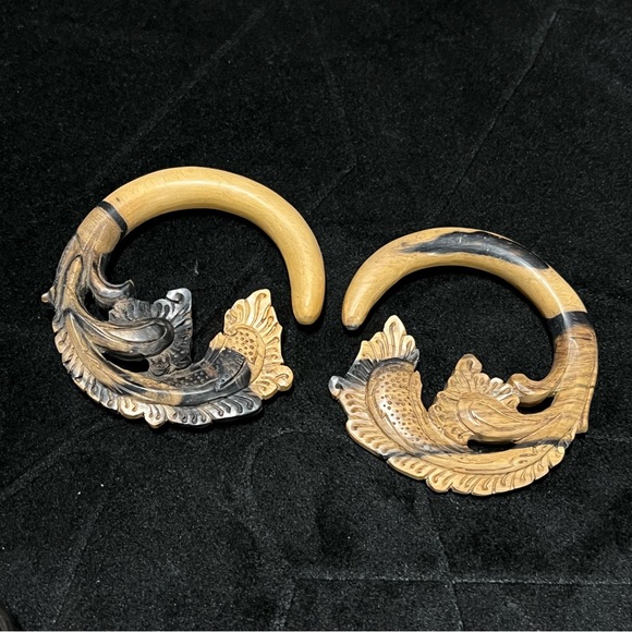 Organic Hangers - Picture 1 of 2